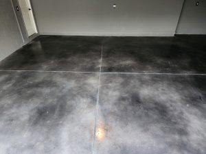 vibrance-dye-stained-concrete-garage-floor-black-stormy-gray-white-makeover.jpg